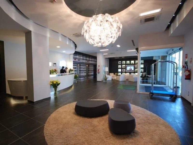 Holiday Inn Milan Nord Zara By Ihg Cinisello Balsamo 4*,